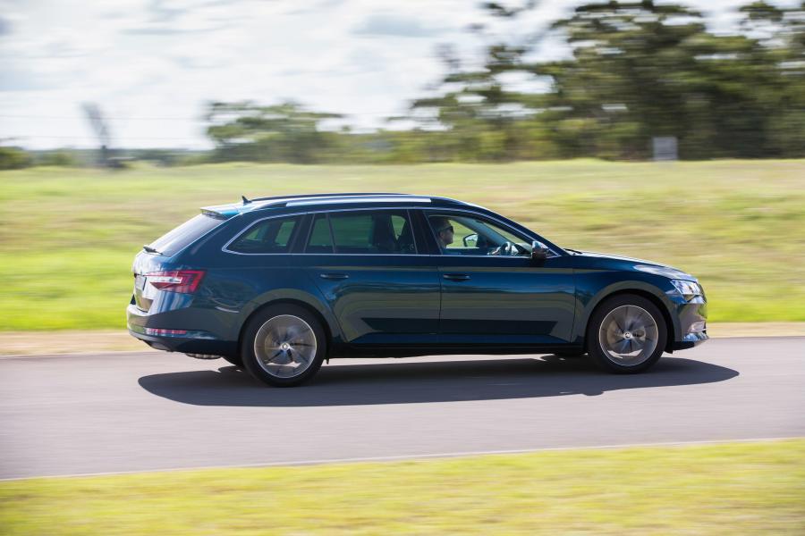  Skoda Superb Wagon 2016 года  (фото 17 из 24)